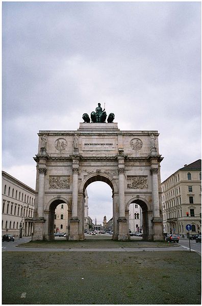 File:Siegestor, München.jpg