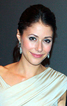 Amanda Crew 2010.jpg