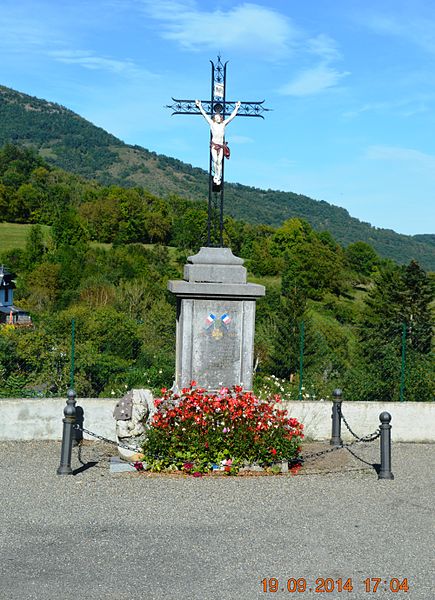 File:Arrout War Memorial.JPG