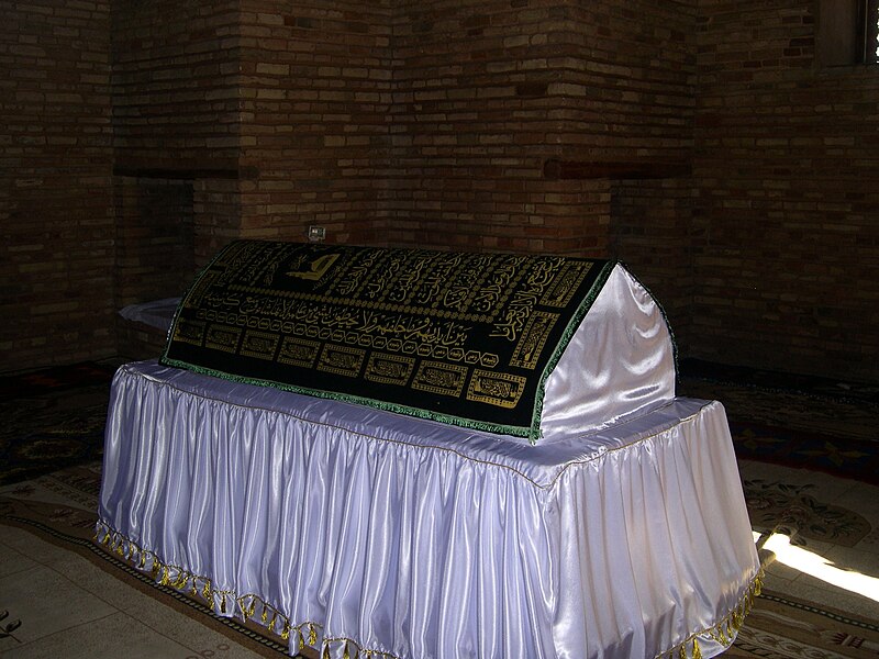 Файл:Body of Karakhan Mohammed.jpg