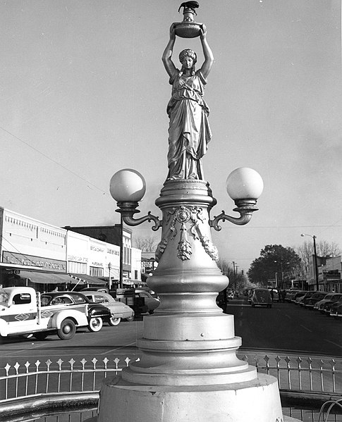 File:Boll weevil monument.jpg