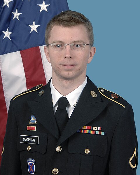 Файл:Bradley Manning US Army.jpg