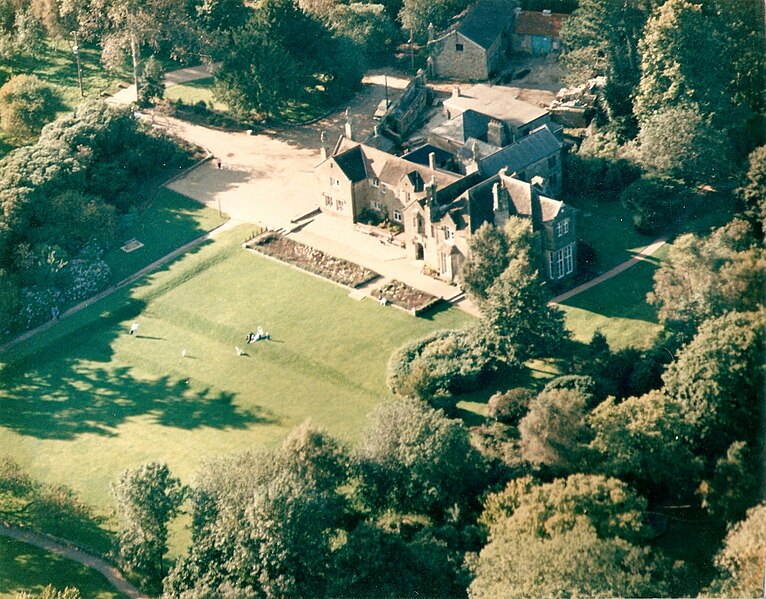 File:Bryngarw House 1986-87.jpg