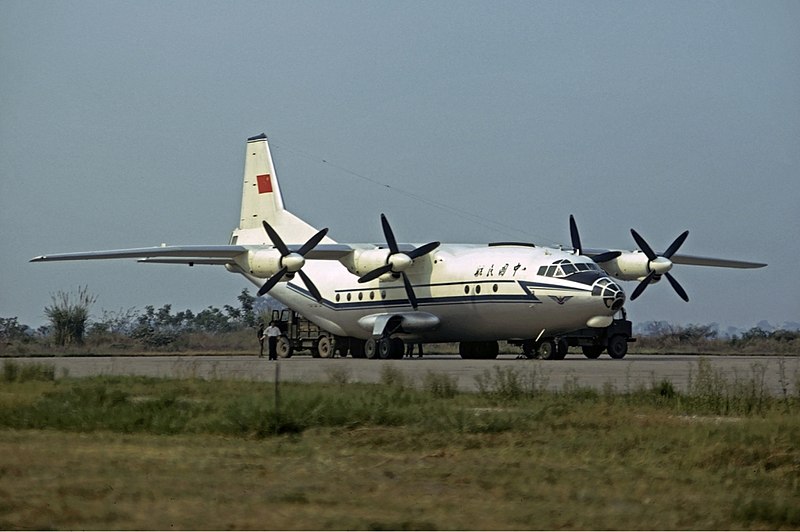 File:CAAC Antonov An-12 Volpati.jpg