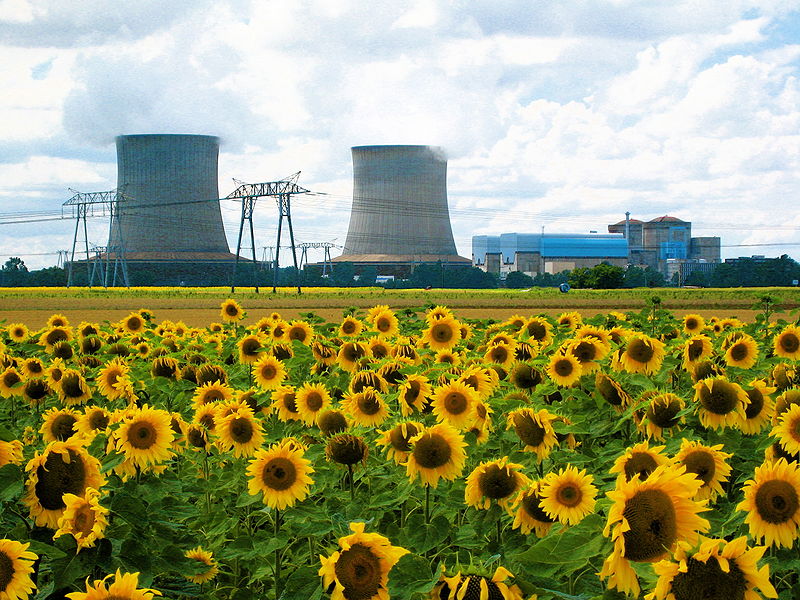 Файл:Centrale-nucleaire-Saint-Laurent-des-Eaux.jpg