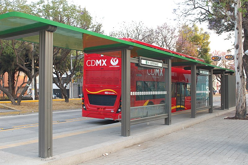 Archivo:Estacion Robles Dominguez 01.jpg