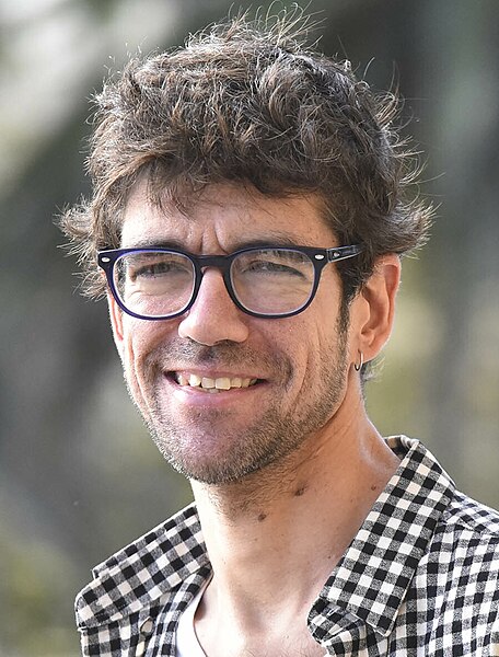 Archivo:Javier Botet Headshot 2020.jpg