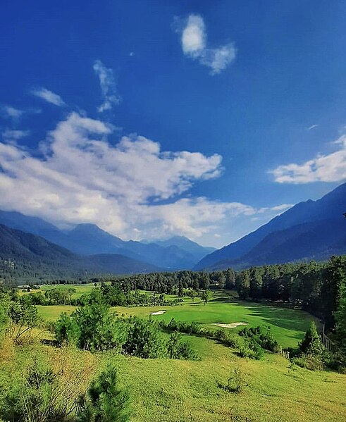 File:Pahalgam Golf Course.jpg