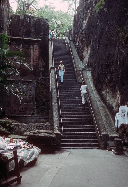 Файл:Queen's staircase, Nassau, Bahamas.jpg