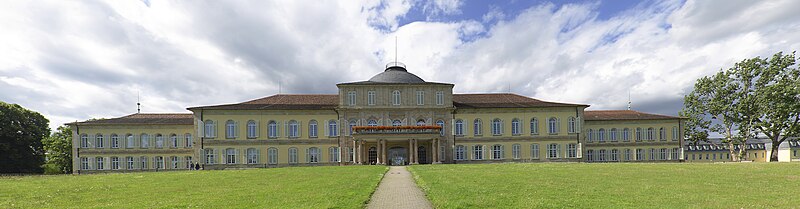 Файл:SchlossHohenheim pan-pjt1.jpg