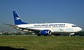 Boeing 737-500 de Aerolíneas rodando hacia la cabecera activa en el Aeroparque Jorge Newbery.