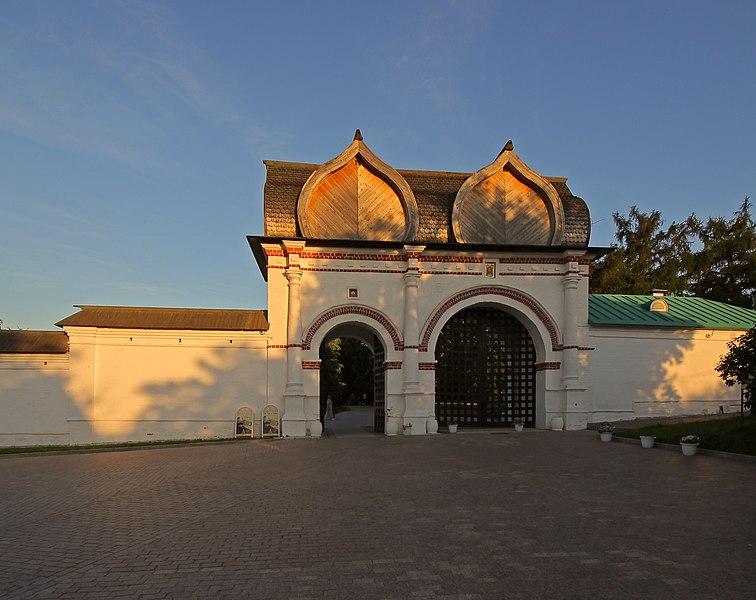 Файл:Kolomenskoe Saviour Gates.jpg