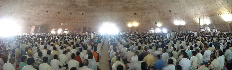 File:Pagoda Meditators.jpg