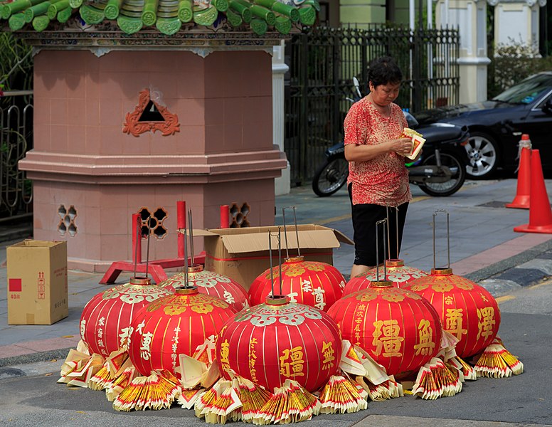 File:Penang Malaysia Chinese-woman-checking-a-delivery-of-chinese-lanterns-02.jpg