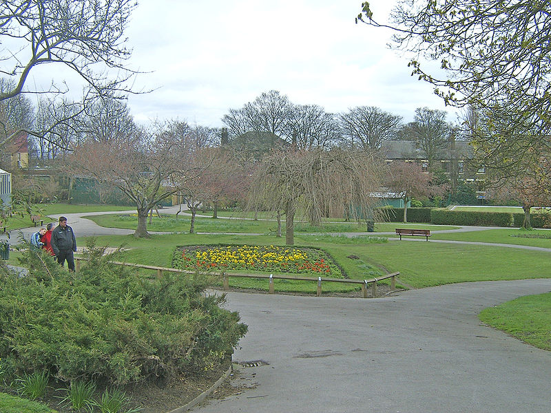 File:Pudsey Park, Leeds, UK.JPG