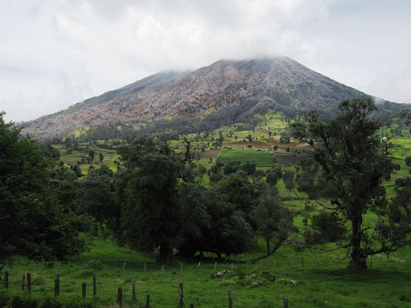 Archivo:Volcán Turrialba 2013.JPG