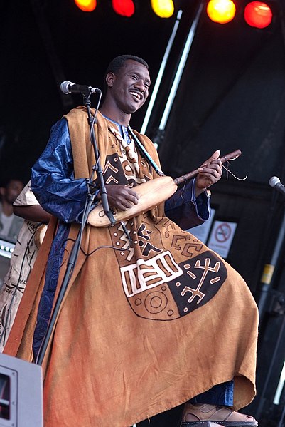 File:Bassekou Kouyate photo.jpg