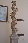 Columna de temática dionisíaca en el Palazzo Altemps de Roma, probablemente de la época Flavia (siglo I d.C.), precursora de la salomónica