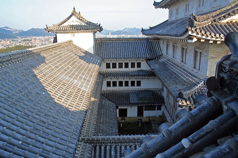 File:Himeji Castle No09 152.jpg