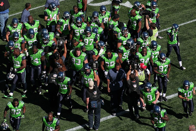 File:Seattle Seahawks 2009 players.jpg