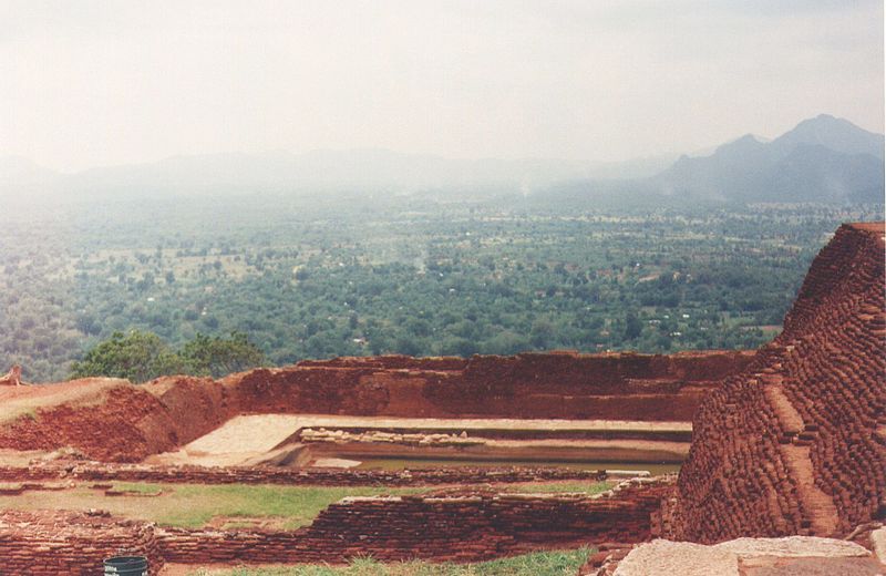 File:Sigiriya summit ruins2.jpg