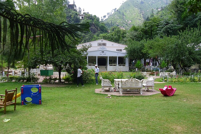 File:White Palace, Swat.JPG