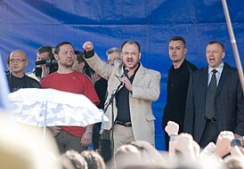 Максим Резник (в центре) на марше «за свободу и справедливость», Санкт-Петербург, 1 мая 2008