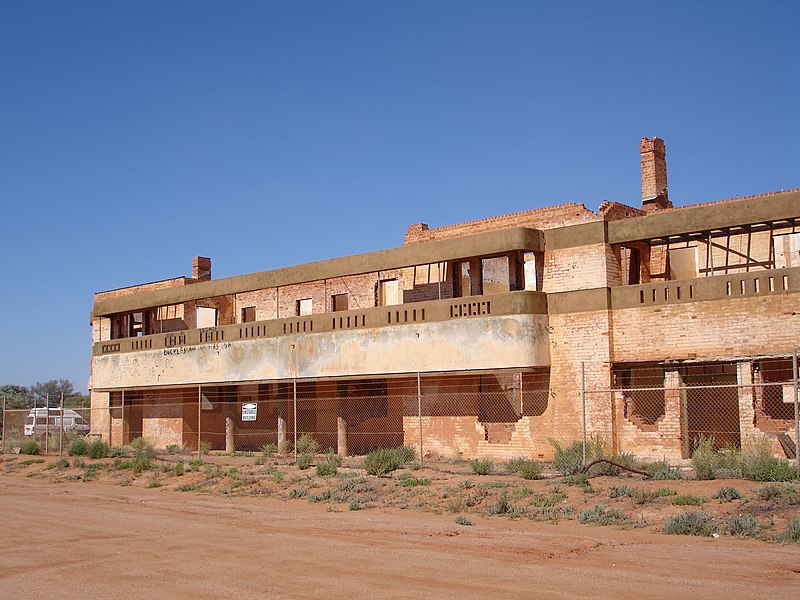 File:BigBellHotel2009.jpg