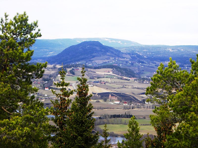 File:Brandbukampen from Sølvsberget.jpg