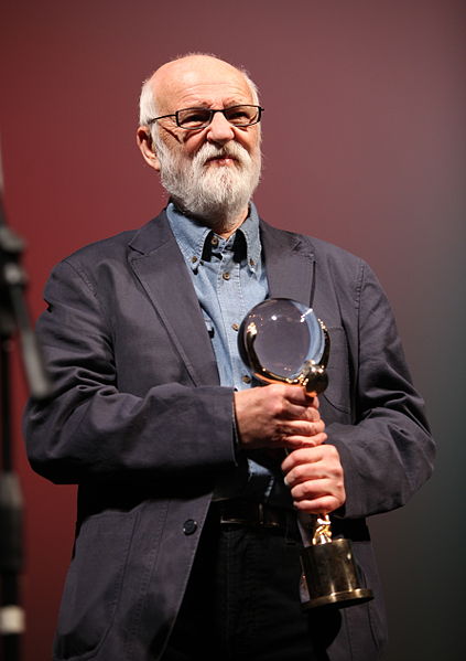 Archivo:Jan Svankmajer Crystal Globe.jpg