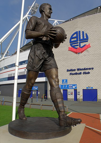 File:Nat Lofthouse statue.jpg