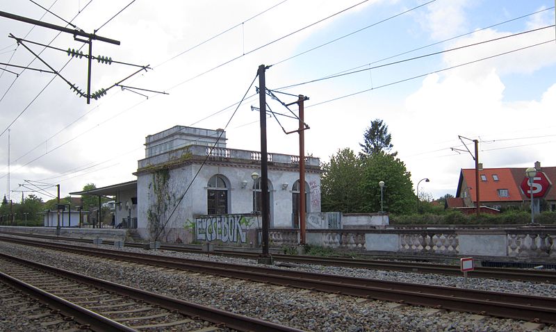 File:Ordrup Station.JPG