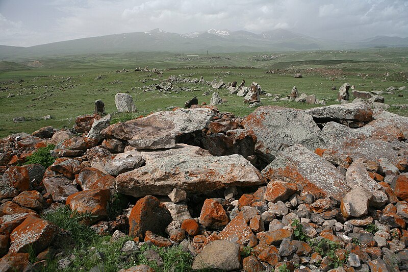 Archivo:Zorats Karer Menhir5.jpg