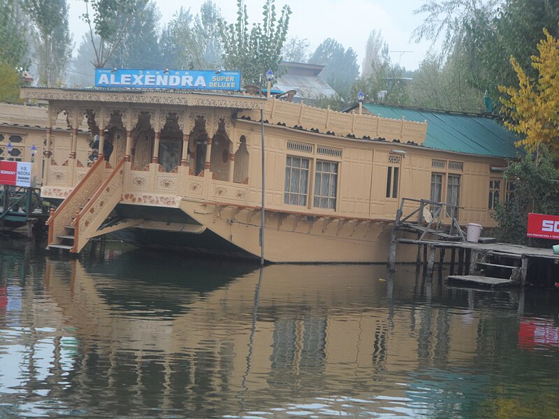 File:Alexzander houseboat.JPG