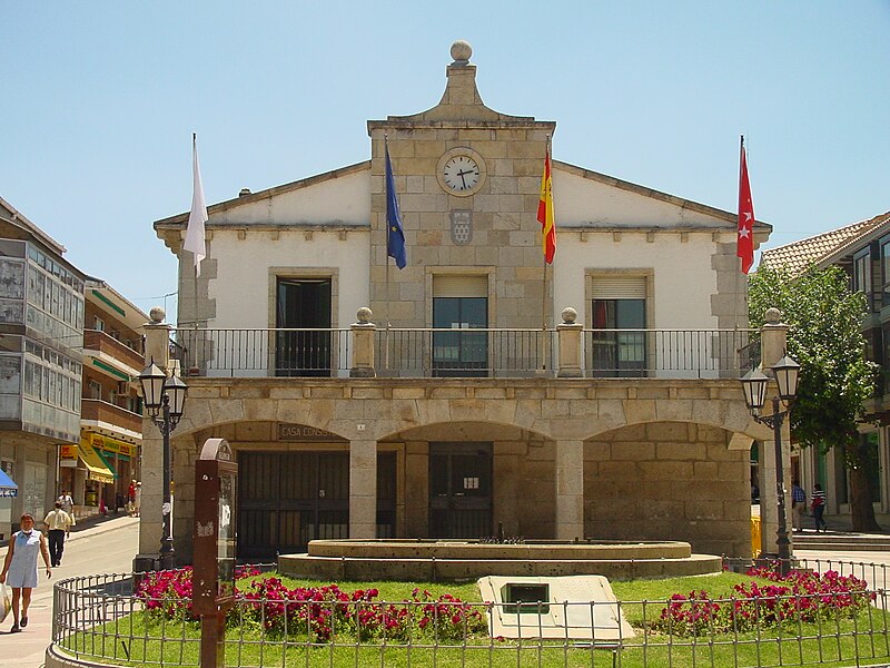 Файл:Ayuntamiento de Galapagar.jpg