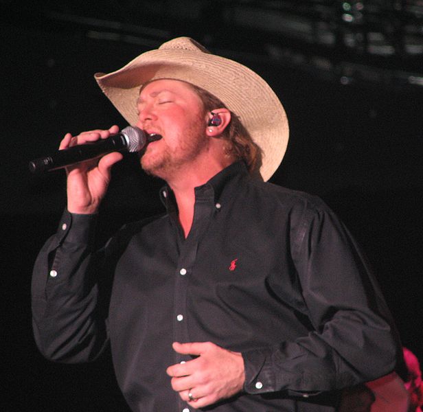 File:CountrySingerTracyLawrence.jpg