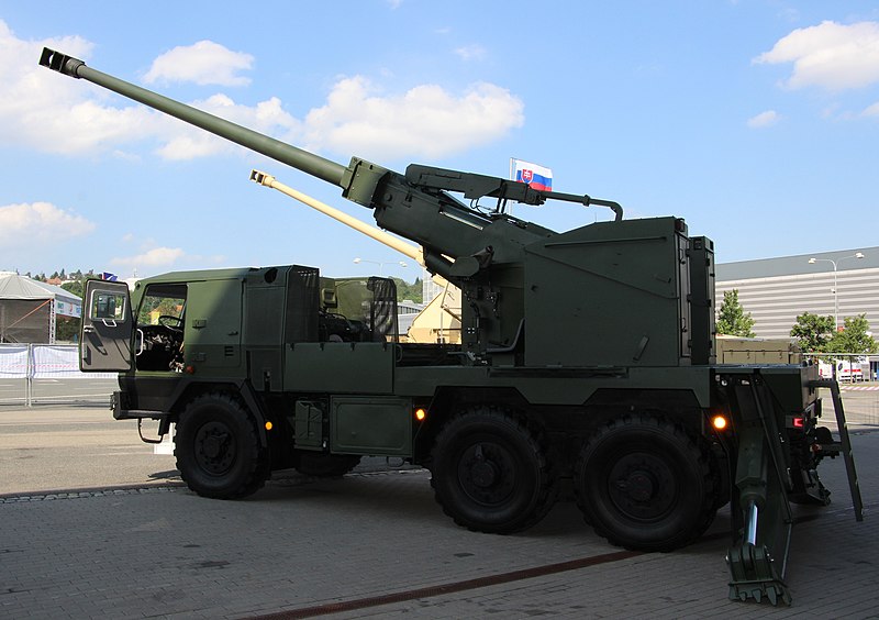 File:EVA Self-propelled Gun-Howitzer (2).JPG