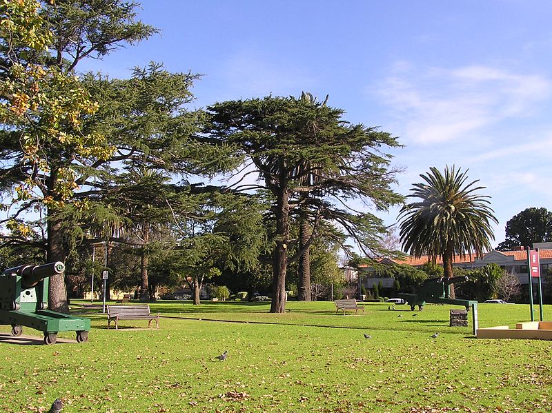 File:Elsternwick Hopetoun Gardens.jpg