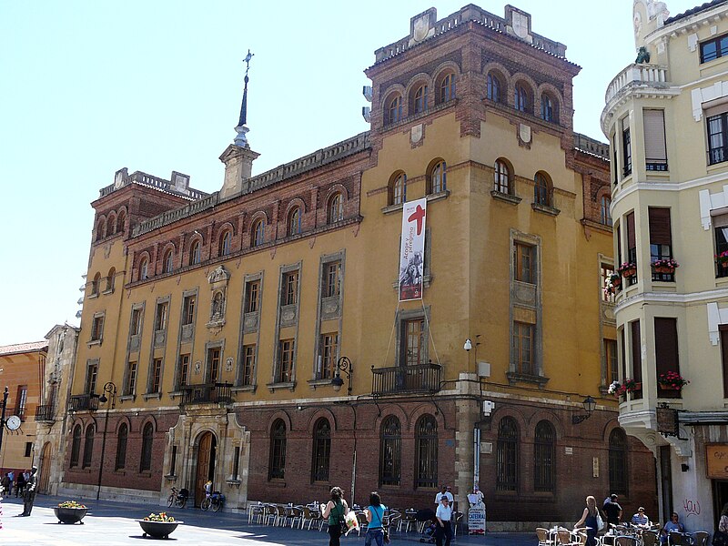 Archivo:Palacio Episcopal, León.jpg