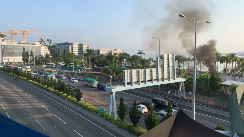 File:Tolo Highway blocked 20191113.png