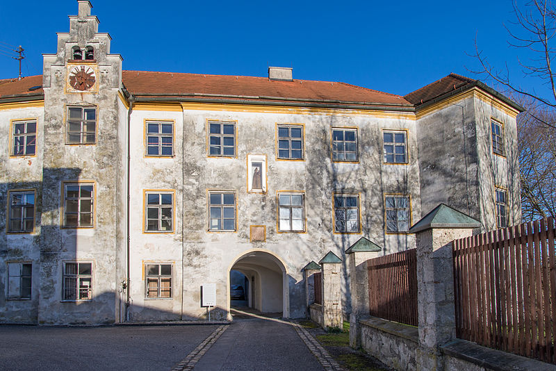 File:Tor Schloss Jettenbach.jpg