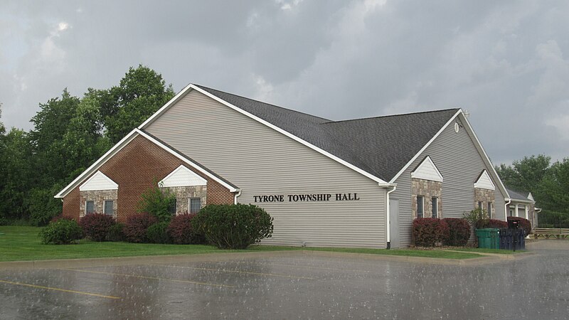 File:Tyrone Township hall (Michigan).jpg