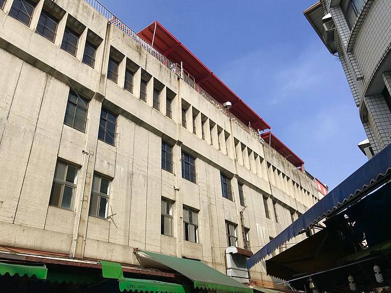 File:南館市場樓頂的南興廟.jpg