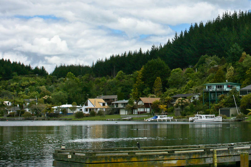 File:Abaconda tarawera lake.jpg