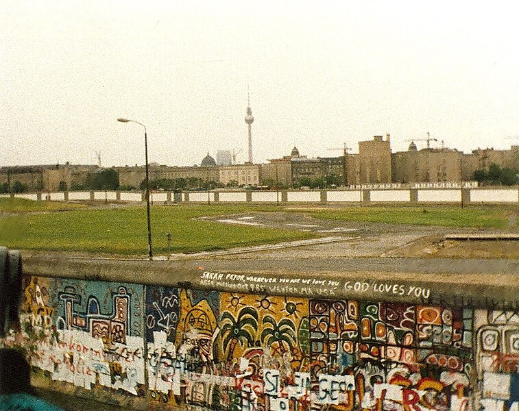 File:Berlin-former Potsdamer Platz-1982.jpg