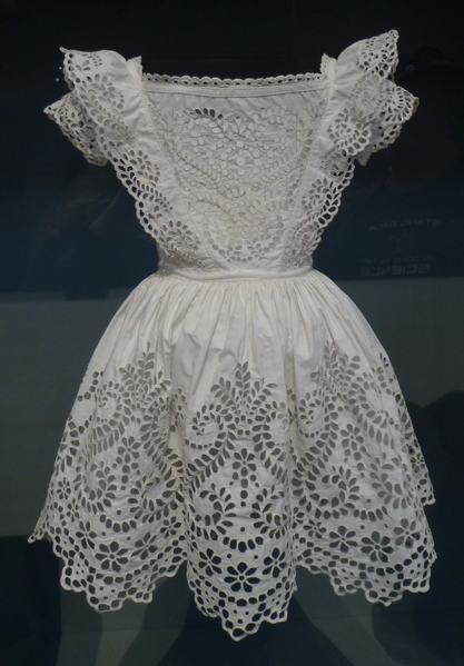 Файл:Boy's frock broderie anglaise.png