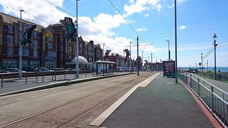 File:Cliffs Hotel tram stop.jpg