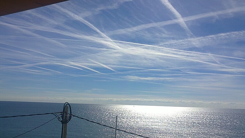 File:Contrails in Sitges.jpg