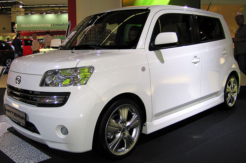 Archivo:Daihatsu Materia (IAA 2007).jpg