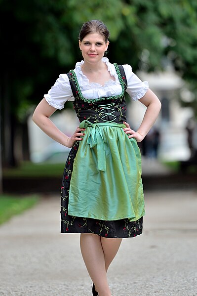 Archivo:Dirndl-2011.JPG